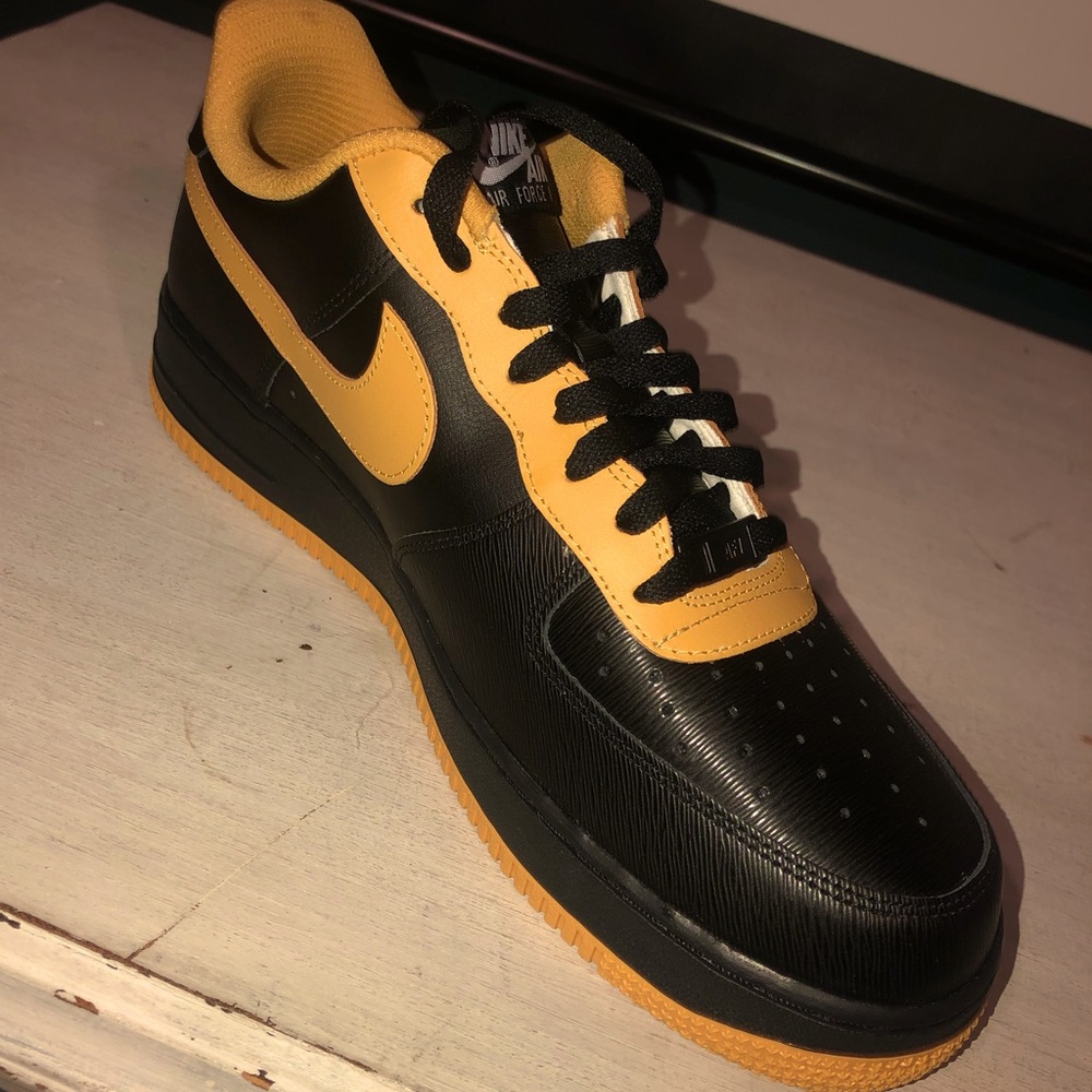 Nike Air Force 1. Black and yellow. New in Box